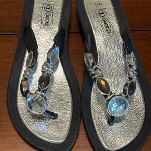 1 Docks Women’s Jeweled Thong Sandals Silver Size 7